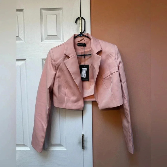 Pretty Little Thing Pink Shoulder Padded Relaxed Fit Cropped Blazer - Picture 2 of 7